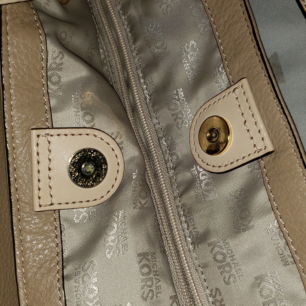 💕🔥Beige Michael Kors Bag Tote🔥💕 - Picture 9 of 12